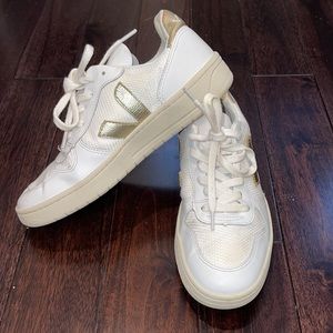 Veja Sneakers gold and white